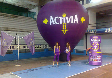 Réplica del globo aerostático de Activia